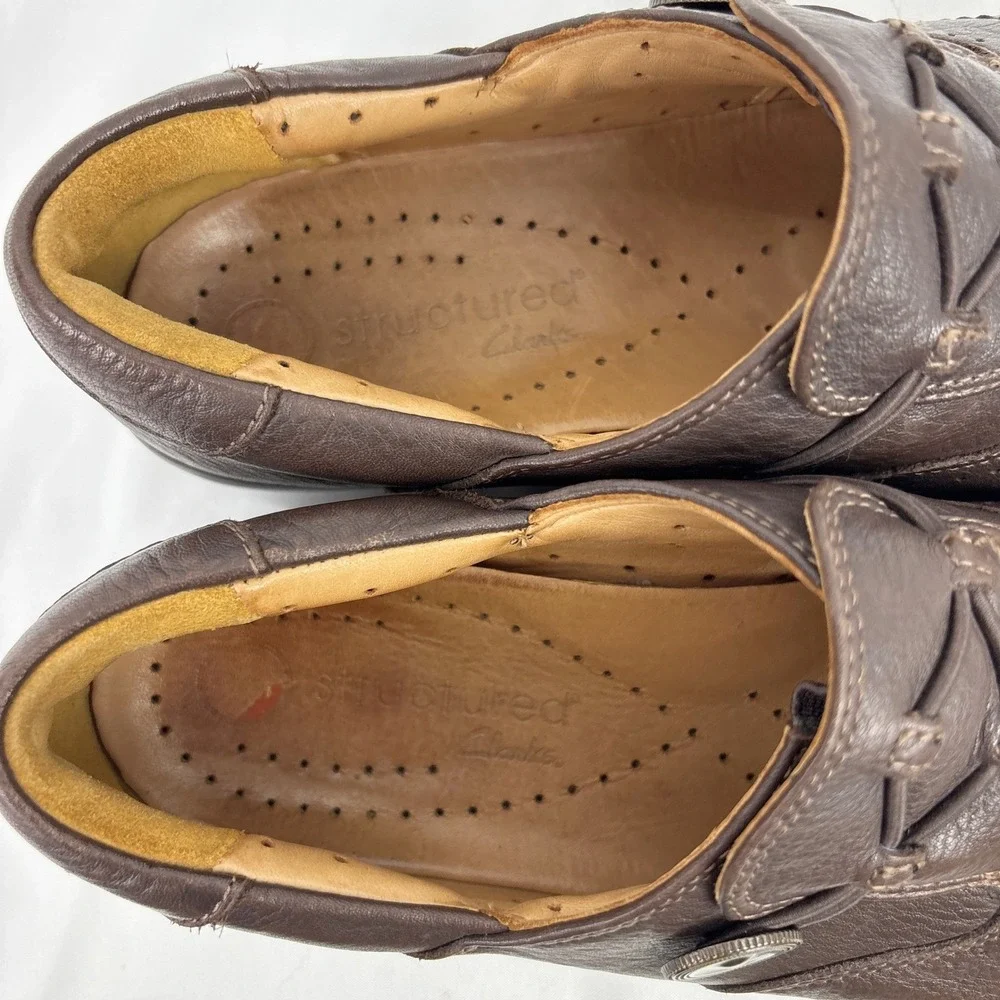 Clarks Unstructured Brown Leather Slip-On Comfort Shoes Womens 8.5 Button Detail